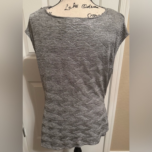 Calvin Klein Women’s Metallic Silver Textured Cowl Neck Hem Top Large - Picture 4 of 7